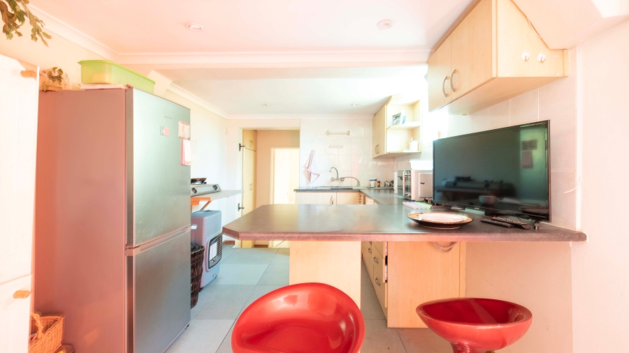 5 Bedroom Property for Sale in Avondale Western Cape